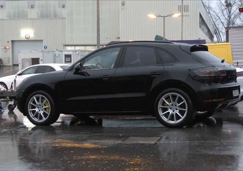 保时捷Macan改款车型最新谍照 也采用贯通式尾灯？！