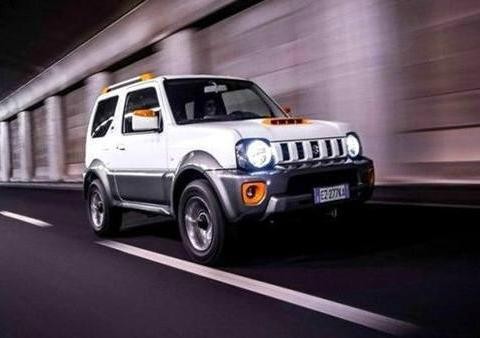 这款车是外形袖珍，拥有非承载式车身，配备四驱系统的进口SUV