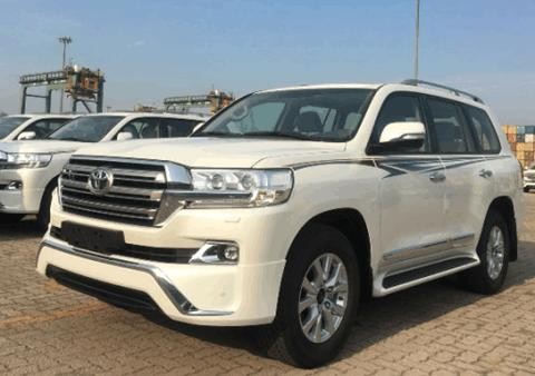 18款丰田兰德酷路泽4600平行进口天津港最低价格。