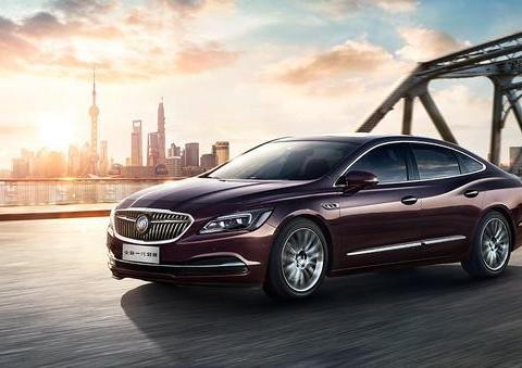 高端大气的轿车，过年开回老家有面子！