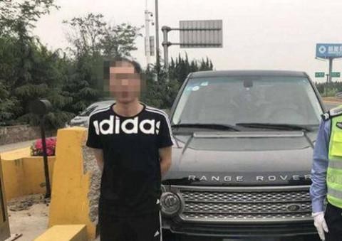 路虎揽胜上高速没违章 在休息区的车主松了松腰带
 驾照被扣十二分