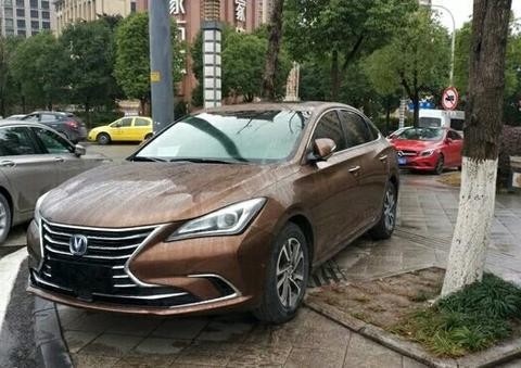 为怼帝豪长安是真拼了，换代逸动颜值爆表，配雷克萨斯前脸仅7万
