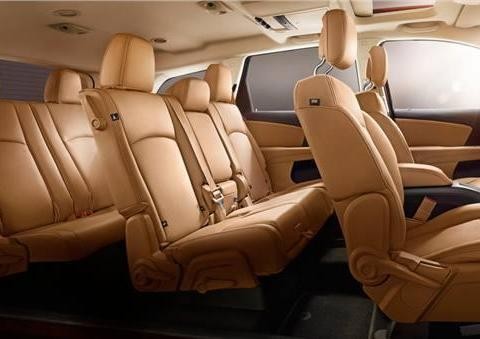 十万级的大七座国产SUV，全景天窗大空间，售价7万起