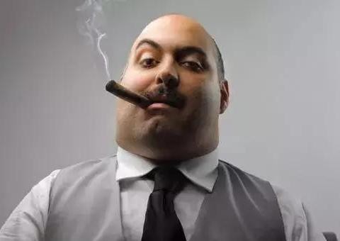 劲爆！男子居然在车里发现这些，让人难以启齿……