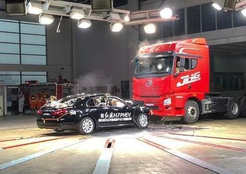 国产红旗H7以相对速度50KM/小时测试碰撞 网友: 老牌子也有好质量