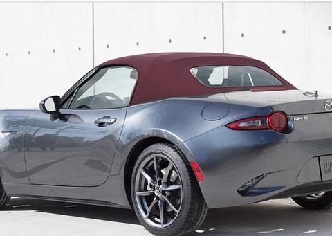 2018年马自达MX-5 Miata，在美学上进行改造，提供樱桃红软顶！