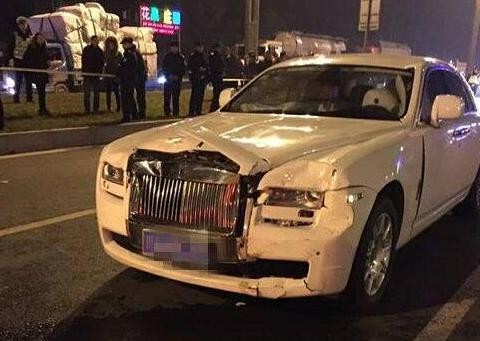 劳斯莱斯车主喝酒撞死路人，车主：我有钱！网友：有钱了不起？