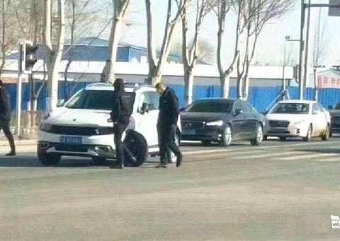 领克01出现断轴？网友：吉利服务真到位，车祸都给你示范