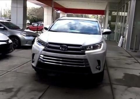 小伙喜定2018款丰田汉兰达, 网友: 买个汉兰达贷21万, 好样的