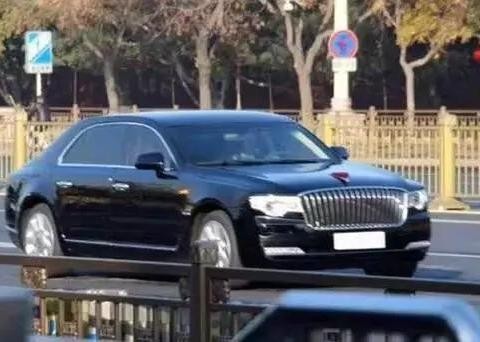 实拍: 红旗新款轿车现身街头! 颜值高大上! 奔驰、宝马弱爆了!