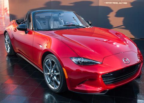 带无框车门、前后独立悬架，这款敞篷跑车才12万国内三倍卖！