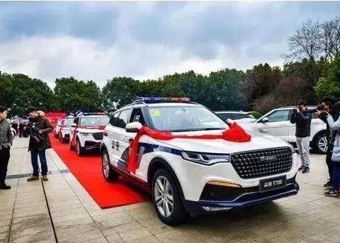 众泰666！担任警车又上央视