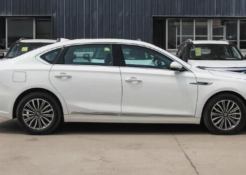 买不起宝马不要紧，这车长5米媲美奔驰A，15万起，号称小奥迪A6