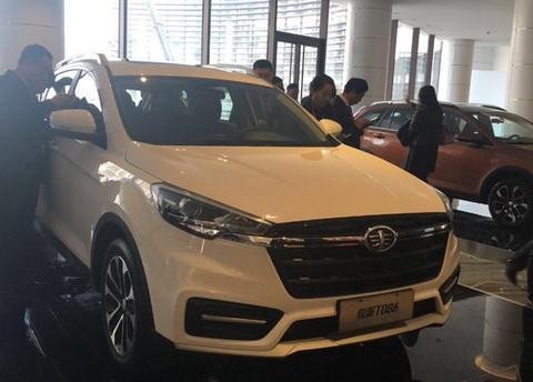 一汽全新SUV现身，引来众人围观颜值堪称最美，逆袭真的有望