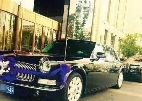 这辆车挂1949的车牌，开在路上劳斯莱斯都得跟在后面