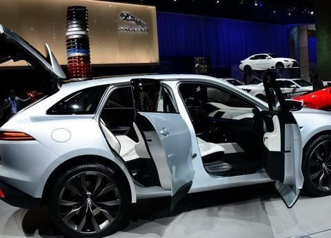 这车模仿路虎，被美国人评为最美SUV，吊打揽胜价格只一半