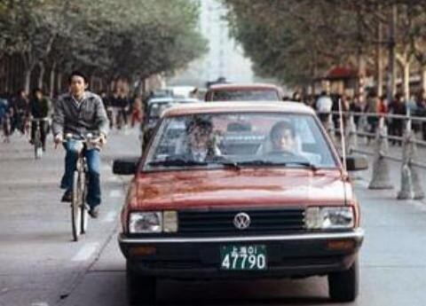 90年代初的桑塔纳，相当于现在的百万豪车？我读书少别骗我！