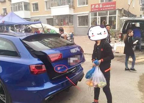 借朋友买菜车玩耍，油门踩的太用力，宝马740只能看到我尾灯