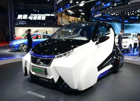 国内首款车轮可360度旋转的机甲勇士智能汽车上市，售价不到10万