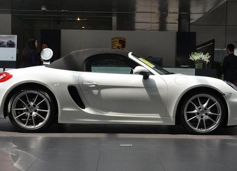 小伙新买的保时捷718，坦言交车仪式让自己期待已久坐享豪华感！