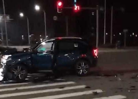 领克01全国首撞出炉，对方是帝豪GL，网友：这次吉利会帮谁？