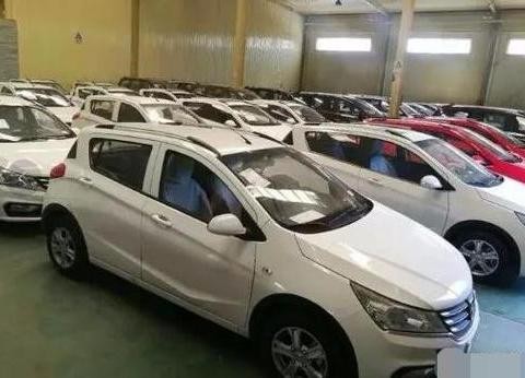 4S店新进了一批宝骏新车，经理表示卖不出去打五折都没人要！