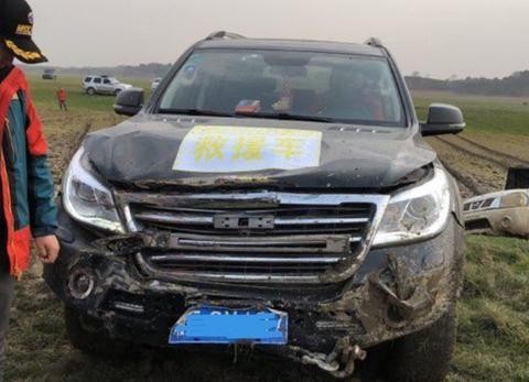 哈弗H9完胜，与丰田正面对撞后还能继续越野，对方却不能动了