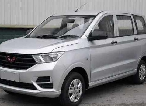 五菱宏光终于再改款，SUV的车头造型很帅气，加长加宽仍售4万