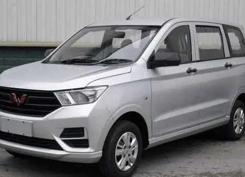 五菱宏光终于再改款，SUV的车头造型很帅气，加长加宽仍售4万