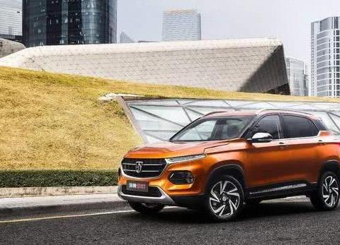 又一辆想要超过宝骏510的suv，对开门设计，车身很大气，9万起售