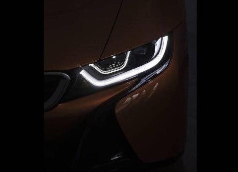 宝马i8 Roadster预告图曝光，新车大灯是亮点