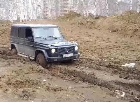 包工头开奔驰G级视察工地，结果尴尬了！