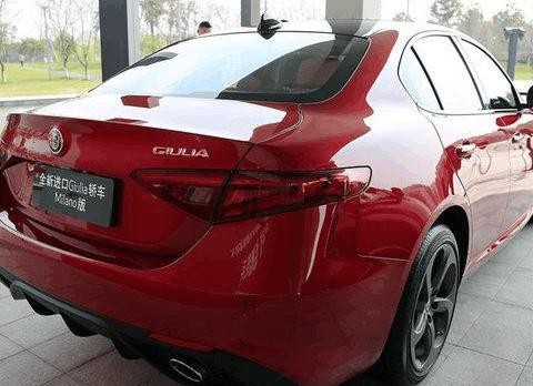 阿尔法·罗密欧Giulia任你外观再好, 可也架不住售价高啊!