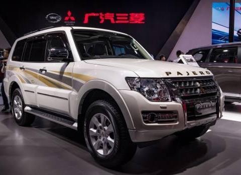 三菱怒了, 地表最强SUV, V6动力配四驱, 仅20万, 还买啥普拉多