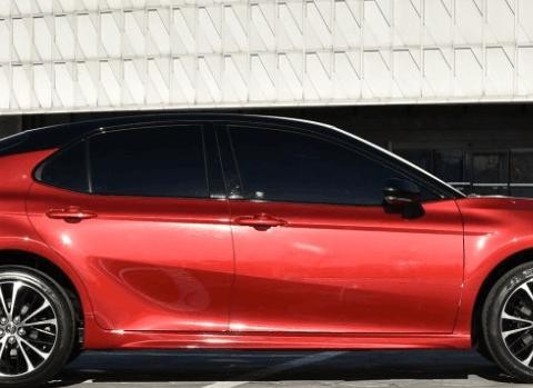 这下凯美瑞惨了！又一个强大的对手，比宝马回头率还高！