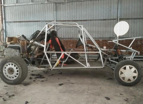 本田这款车刷新了低配的下限，内饰全塑料、中控小黑板，亮瞎眼！