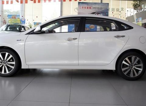 空间比轩逸还要大, 价格比帕萨特便宜, 买速腾还不如买这款B级车!