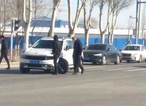 领克销售员带客户“狂飙”致断轴 豪华品牌竟如此服务？