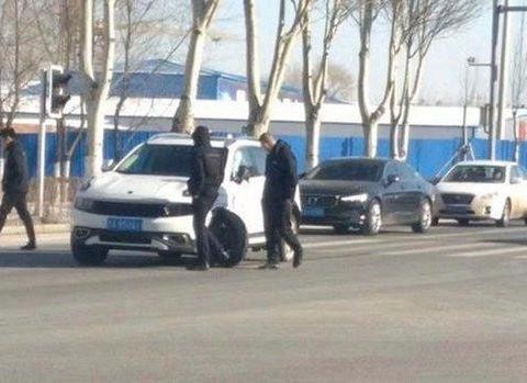 领克销售员带客户“狂飙”致断轴 豪华品牌竟如此服务?！