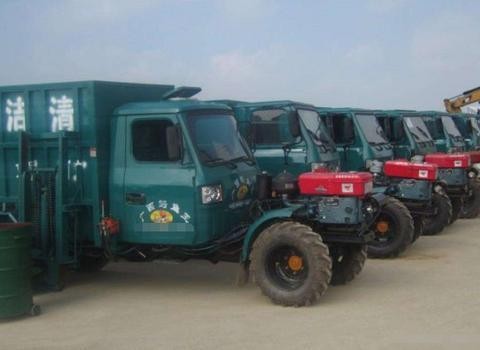 农村伯伯的悍马来了，售价不到3万，怎么路虎牧马人都不放眼里！