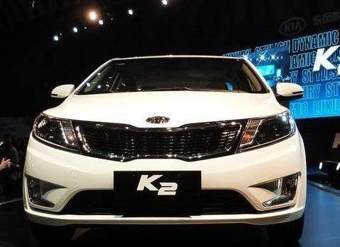 起亚k2，复古后视镜，复古式摇柄，情怀满满，还有什么理由不买？