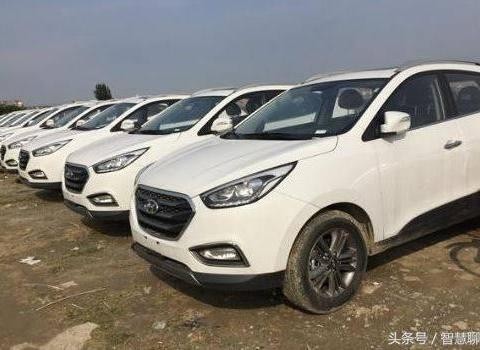 4S店停车场发现多台待处理现代ix35！客服专员：9成新 6万开走！