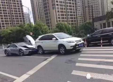 “土豪”开宝马去办事，马路撞上国产比亚迪，下车一看脸色发青