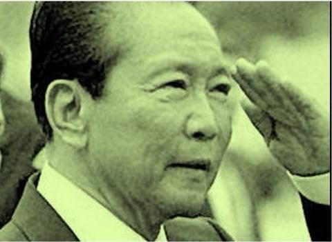 全球最贪总统，今客死他乡，生前狂敛百亿豪车