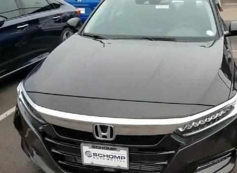 十代雅阁海外停车场实拍，外形比宝马5系耐看，内饰极具动感