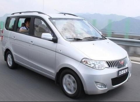 五菱宏光再出手！2018款五菱宏光S来了！4万起价！