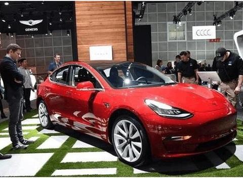 特斯拉终于学聪明了，亲民路线走起，新款最低16万