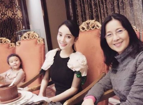 李小璐妈妈微博被扒出