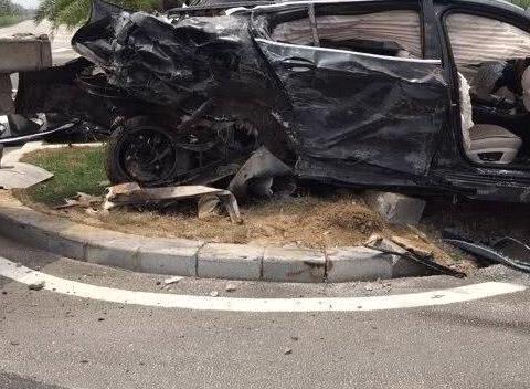 新提宝马5系回家过年被大货车追尾，车主：换成日系车就被团灭了