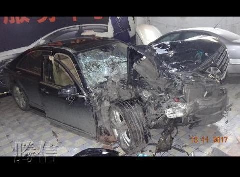 豪车贵在什么地方？耐撞不耐撞？看完这台奔驰S600你就知道了！